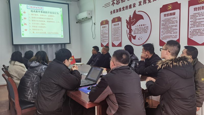 以下是一些公路建造师培训教材的推荐，供考生参考：